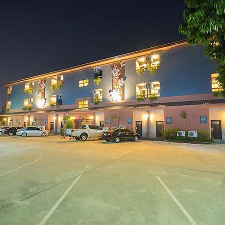 The Corner Hotel (Adults Only) Τσιανγκ Ράϊ Εξωτερικό φωτογραφία