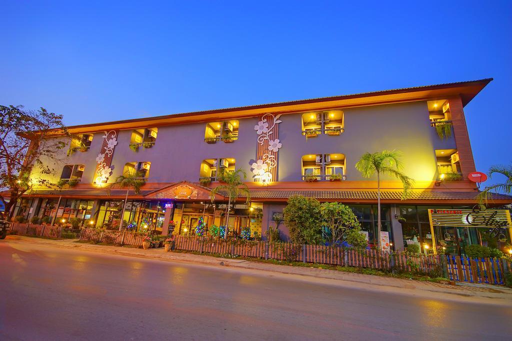 The Corner Hotel (Adults Only) Τσιανγκ Ράϊ Εξωτερικό φωτογραφία