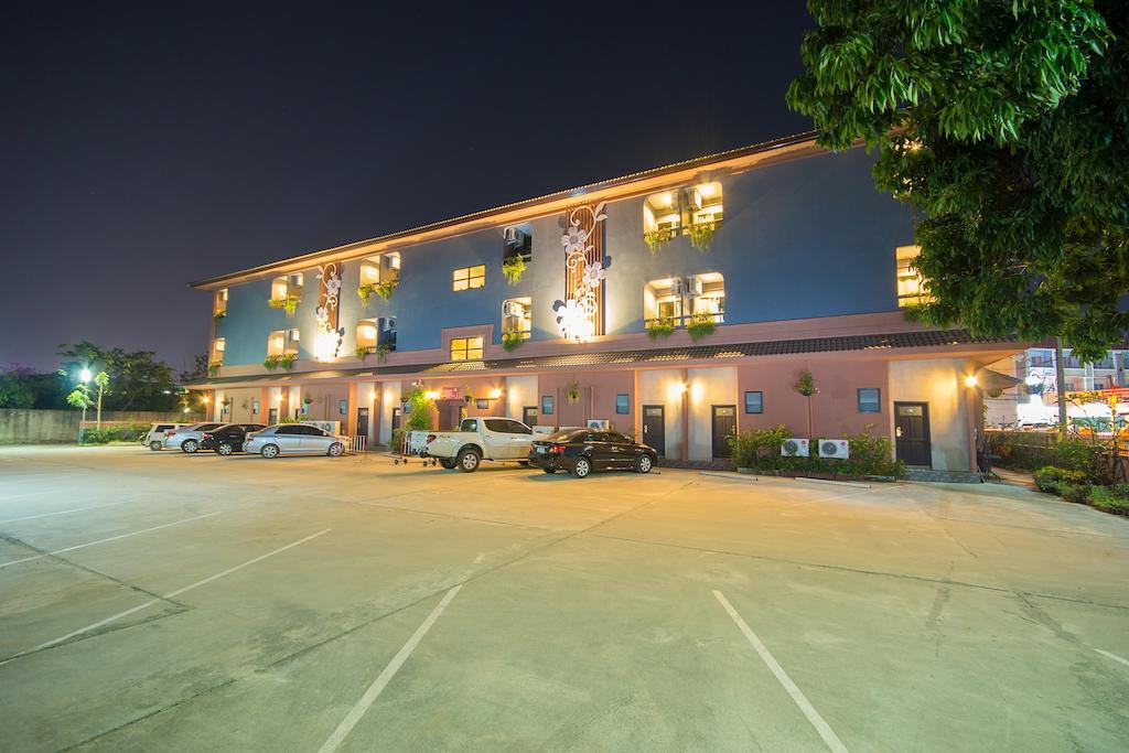 The Corner Hotel (Adults Only) Τσιανγκ Ράϊ Εξωτερικό φωτογραφία