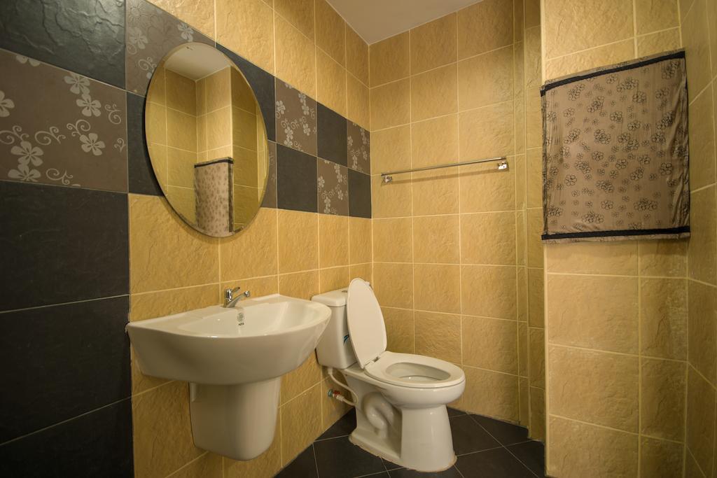 The Corner Hotel (Adults Only) Τσιανγκ Ράϊ Δωμάτιο φωτογραφία