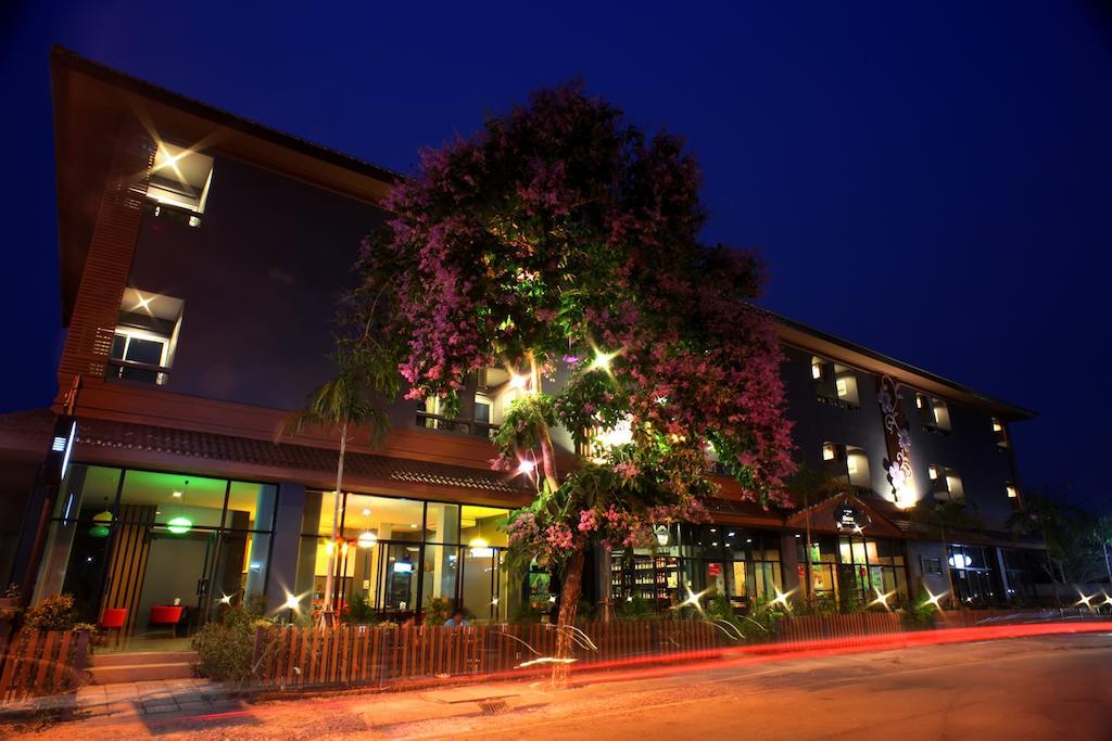 The Corner Hotel (Adults Only) Τσιανγκ Ράϊ Εξωτερικό φωτογραφία