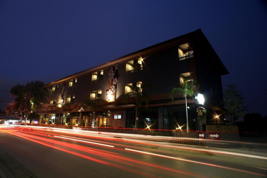 The Corner Hotel (Adults Only) Τσιανγκ Ράϊ Εξωτερικό φωτογραφία