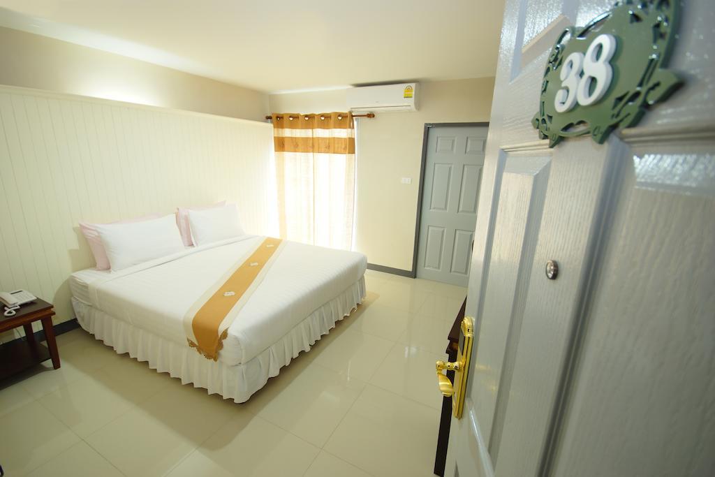 The Corner Hotel (Adults Only) Τσιανγκ Ράϊ Εξωτερικό φωτογραφία